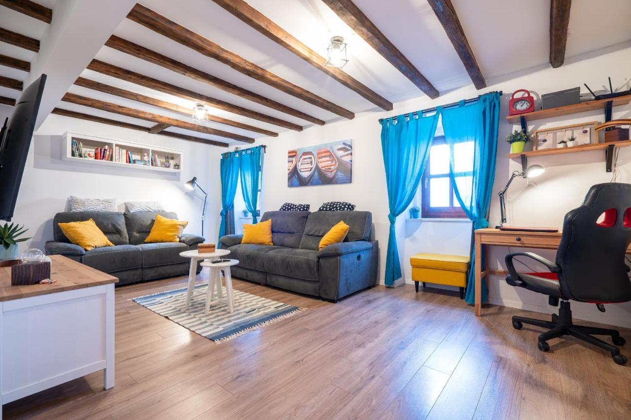 Holiday House Nova Stara Baška エクステリア 写真