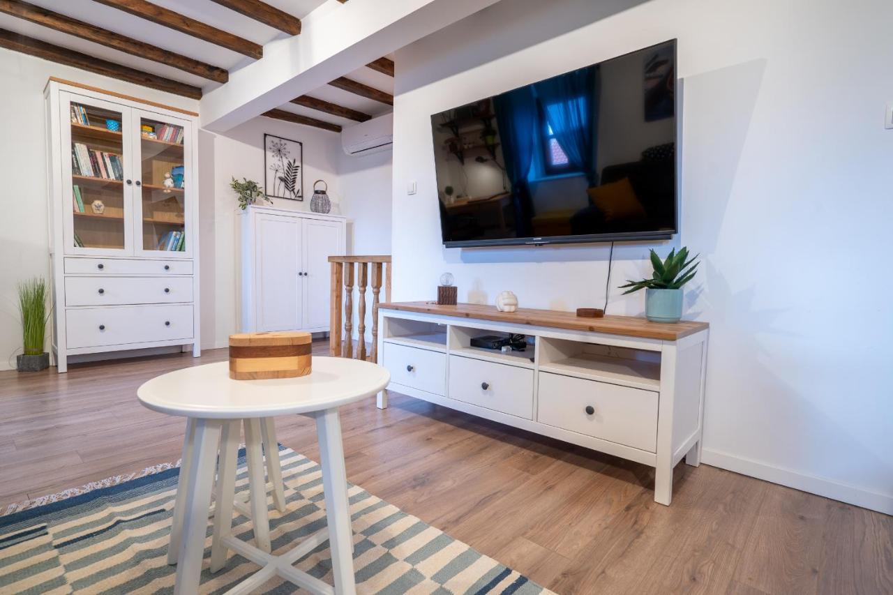 Holiday House Nova Stara Baška エクステリア 写真