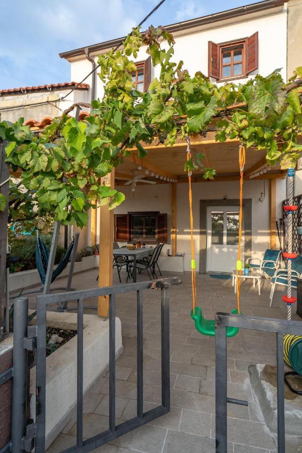 Holiday House Nova Stara Baška エクステリア 写真